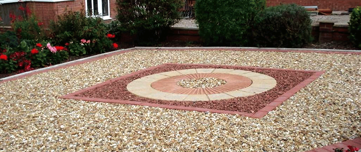 gravelled-garden-with-decorative-block-edging-slider